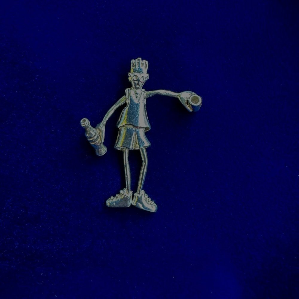 Silver charm youth with moving arms and legs - Picture 2 of 4